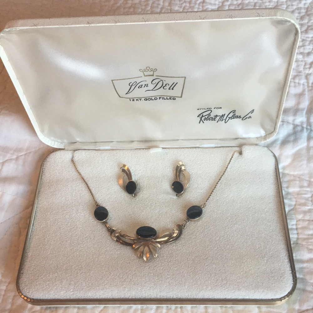 Vintage Van Dell Clip on Earings W/ Necklace